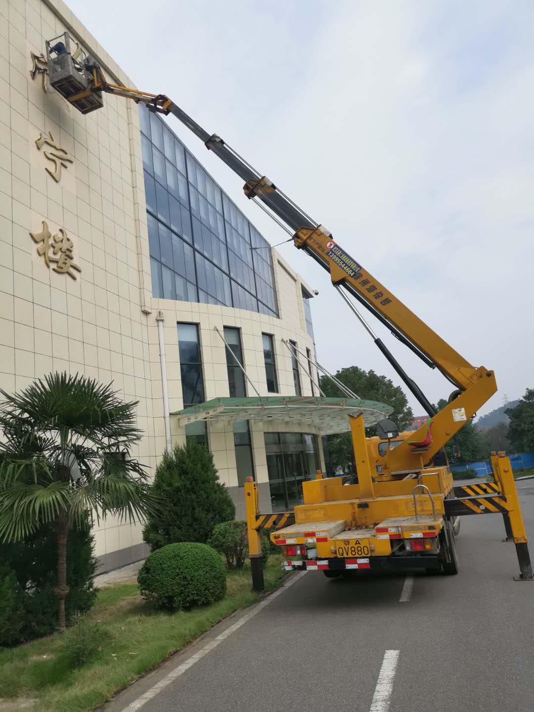 江夏外墻廣告字安裝.jpg